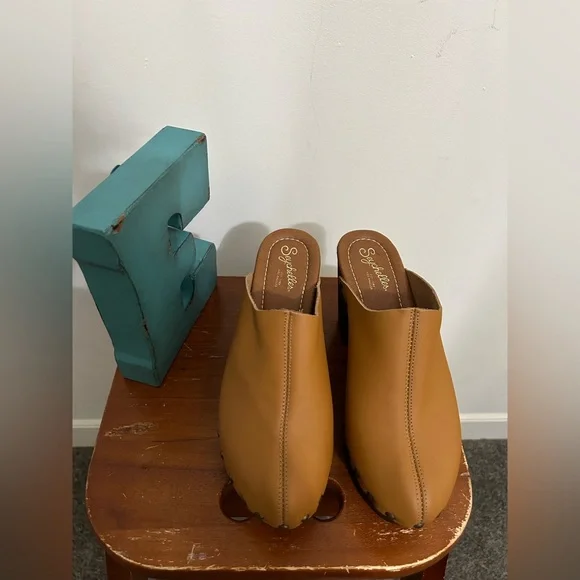 Anthropologie Seychelles Go All Out Clogs - Picture 2 of 14